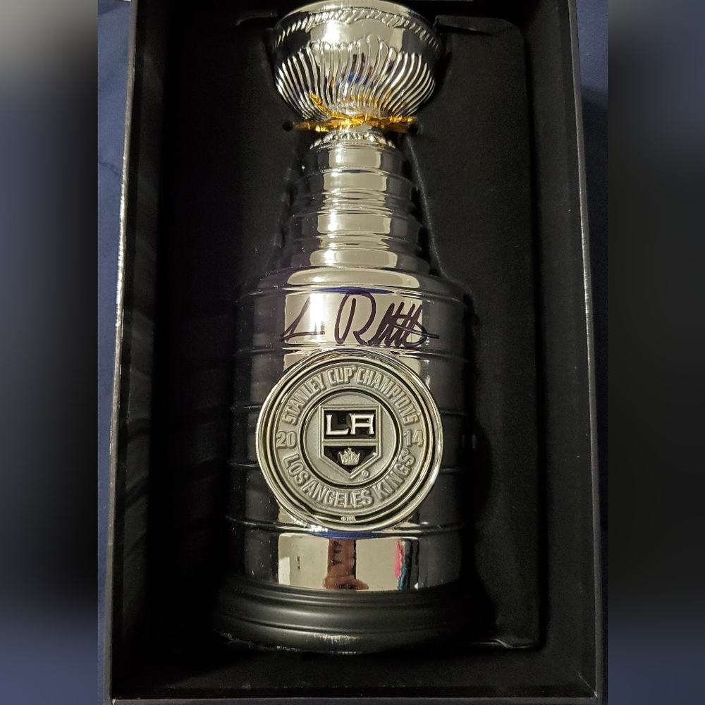 Luc Robitaille Signature - Picture 9 of 11